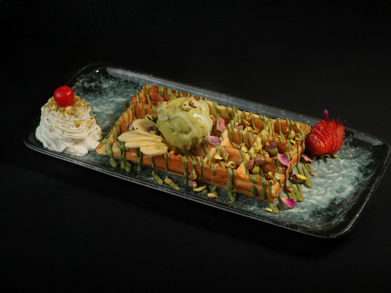 وافل بالفستق الحلبي